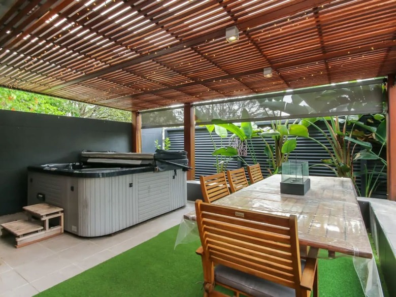 Spacious 2 Bedroom Apartment In Ascot With Large Private Garden
