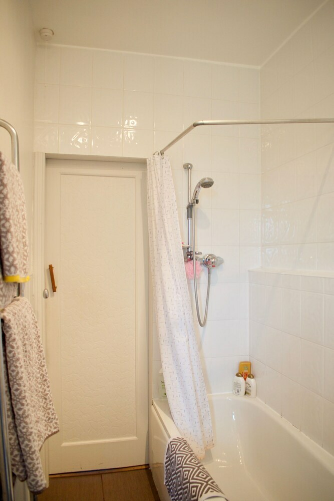 Spacious & Homely Dalry Apartment