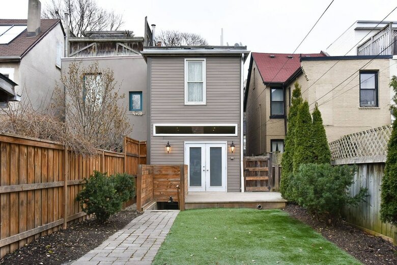 Modern Rustic Urban Oasis In Downtown Toronto