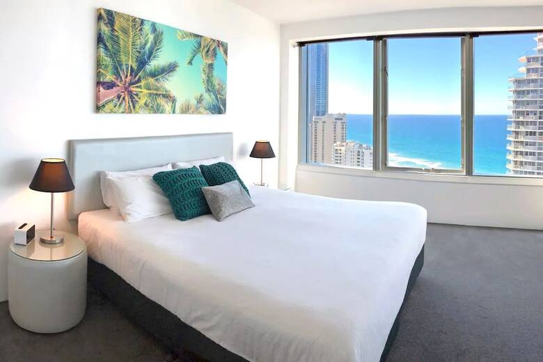 3 Bedroom Apartment With Breathtaking Views In Iconic Q1