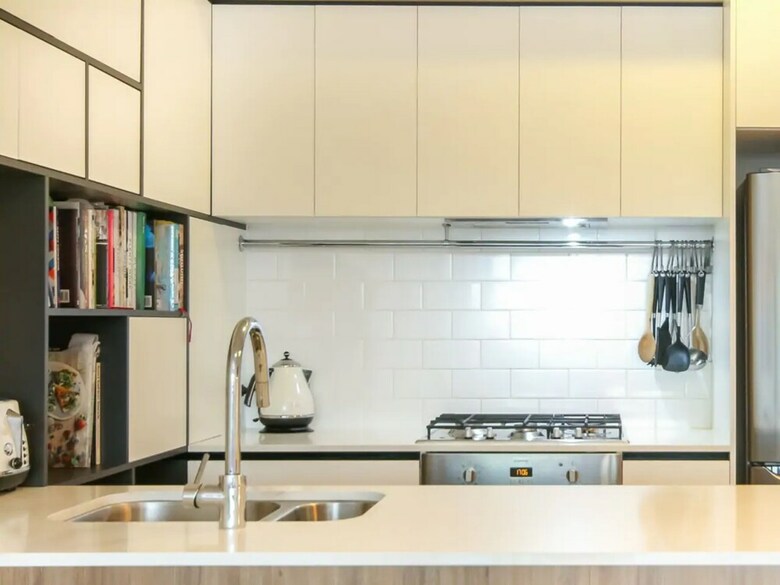 Luxury 1 Bedroom Top Floor Apartment With Balcony