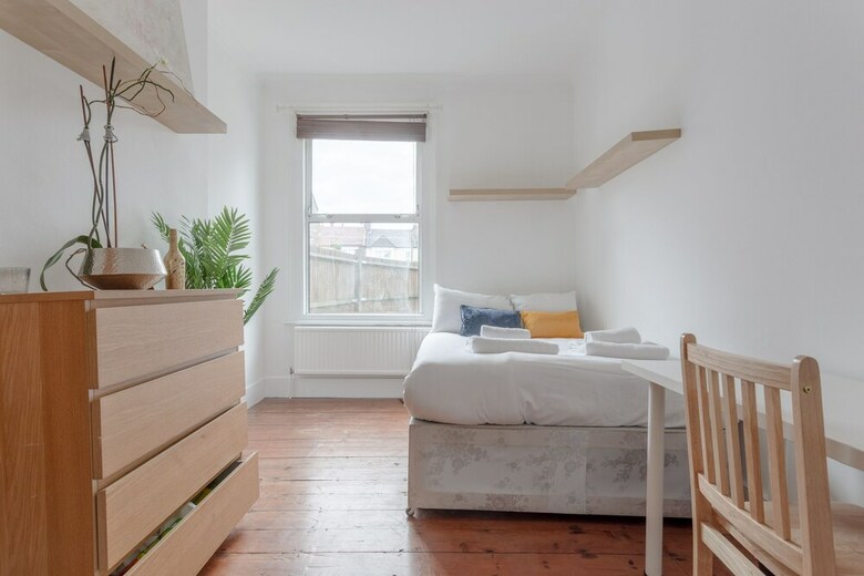 Spacious 4 Bedroom House Close To Tooting Station