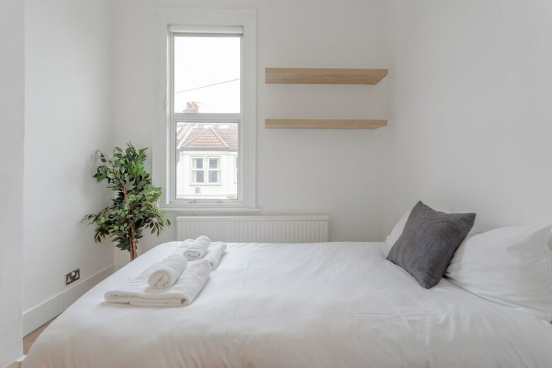 Spacious 4 Bedroom House Close To Tooting Station
