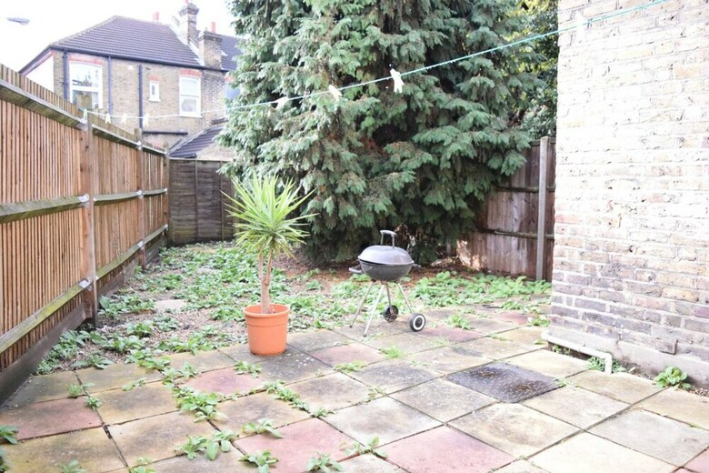 Spacious 4 Bedroom House Close To Tooting Station