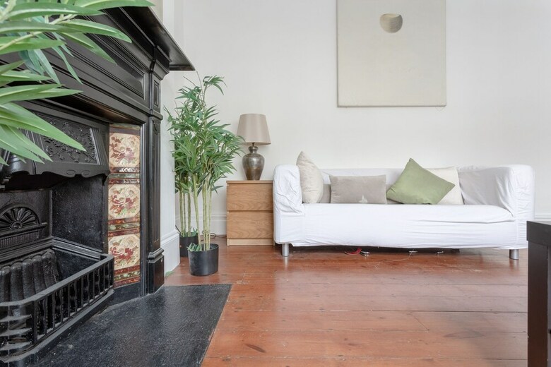 Spacious 4 Bedroom House Close To Tooting Station