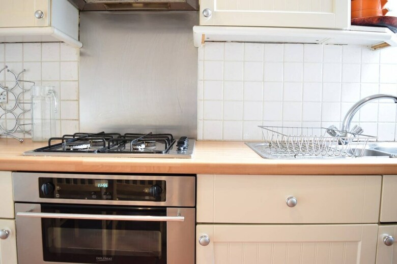 Spacious 4 Bedroom House Close To Tooting Station