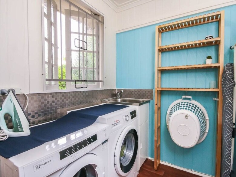Quiet 3 Bedroom House In Albion With Parking