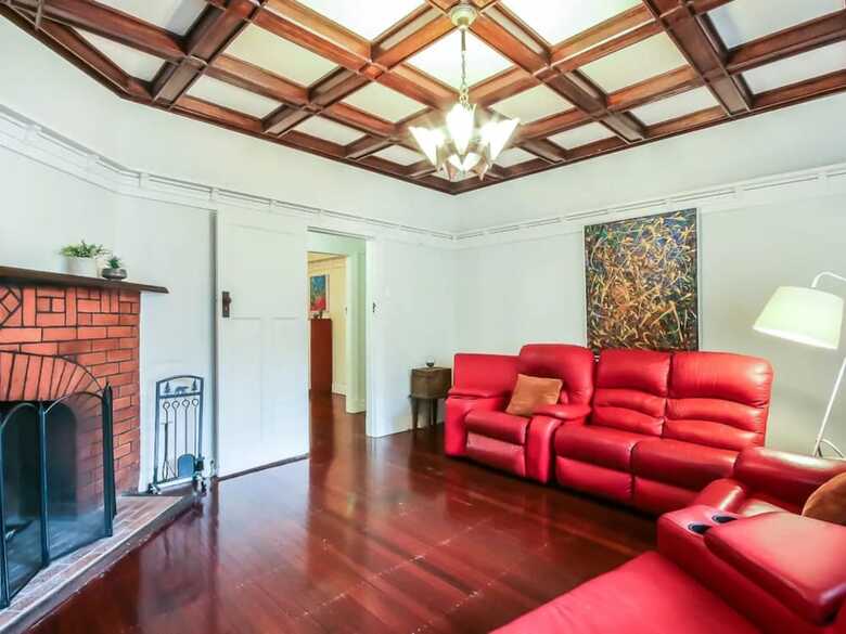 Quiet 3 Bedroom House In Albion With Parking