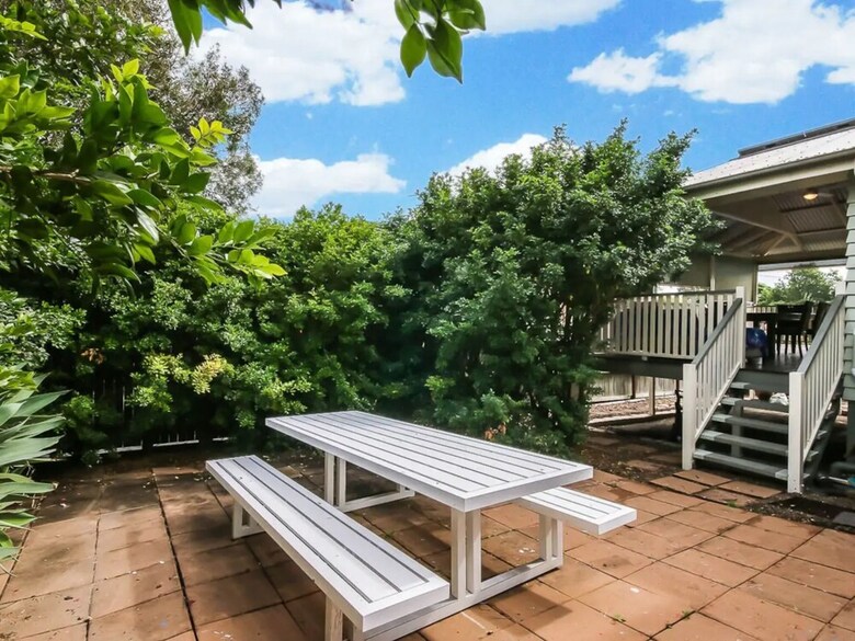 Quiet 3 Bedroom House In Albion With Parking