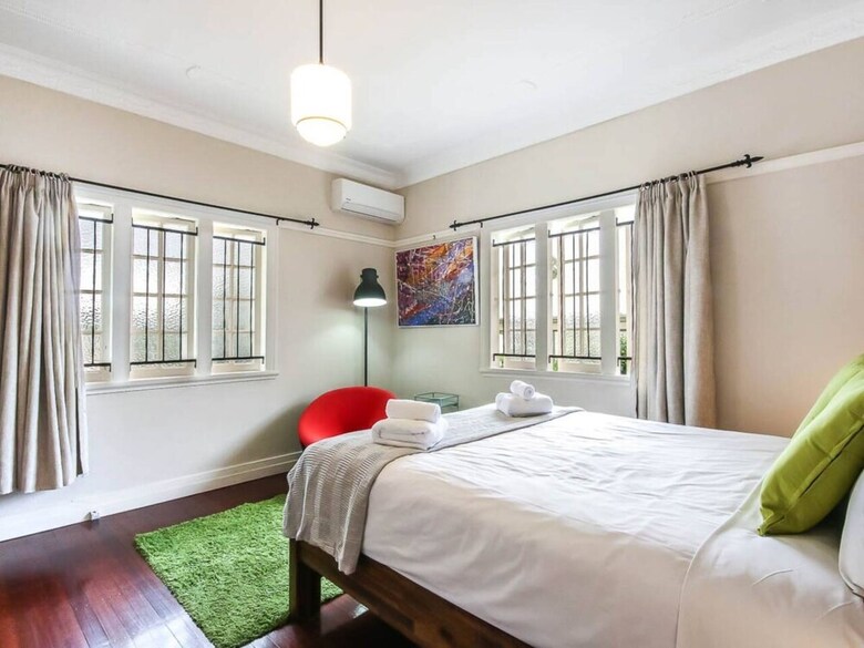 Quiet 3 Bedroom House In Albion With Parking