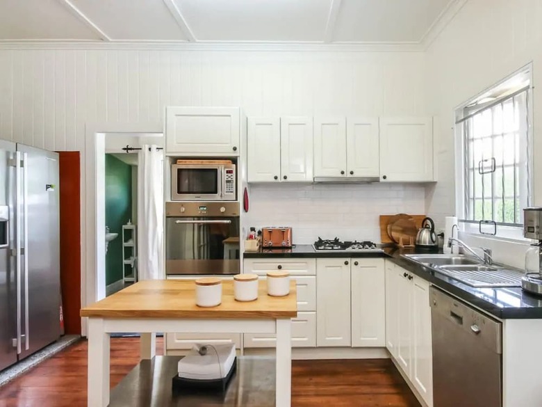 Quiet 3 Bedroom House In Albion With Parking