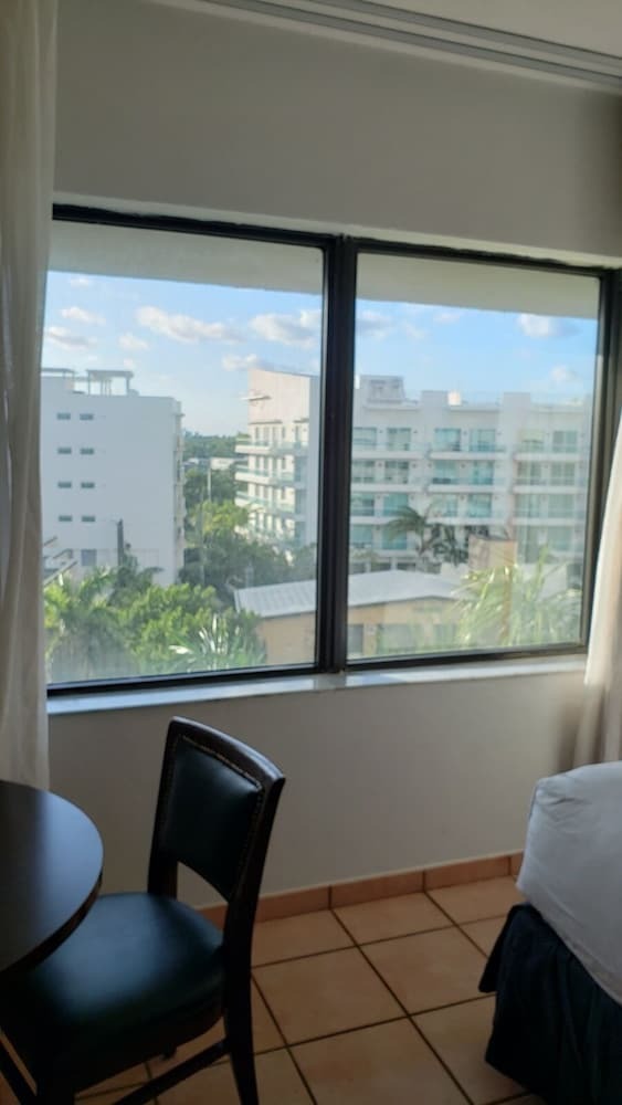 Hotel Waterfront Condo, Heated Pool, Direct Beach Access
