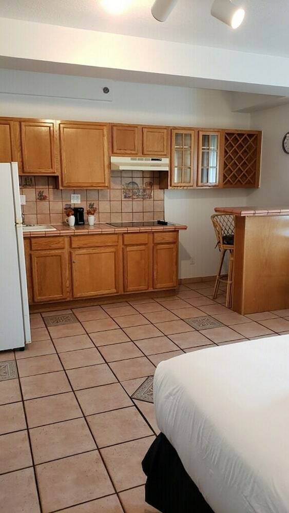 Hotel Waterfront Condo, Heated Pool, Direct Beach Access