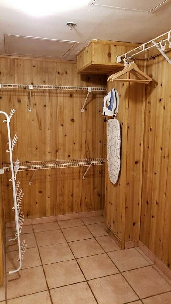 Hotel Waterfront Condo, Heated Pool, Direct Beach Access