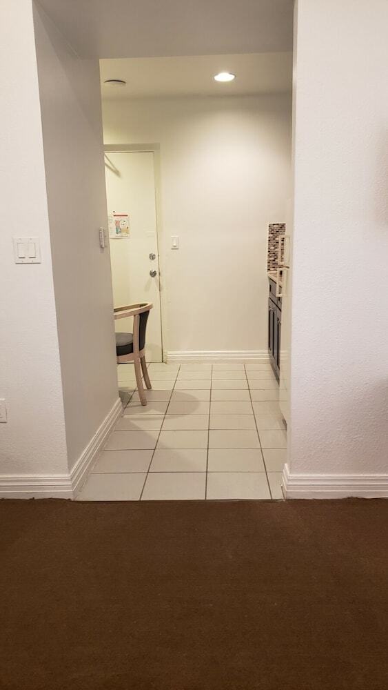 Penthouse Studio Sleeps 4, On Miami Beach