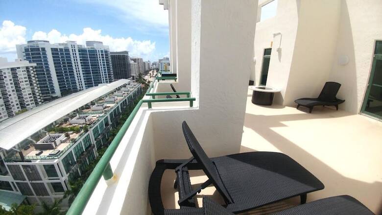 Newly Renovated Condo With Private Balcony  Ocean Views