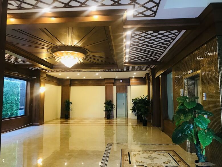 Royal Peacock Hotel