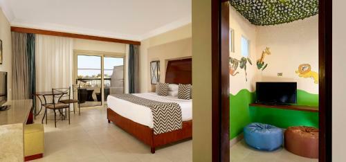Hotel Coral Sea Holiday Village