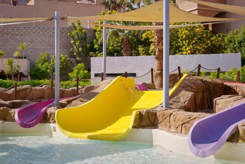 Hotel Coral Sea Holiday Village
