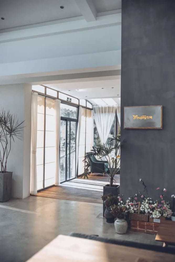 Floral Hotel  Elegant Stone Home Tiantai