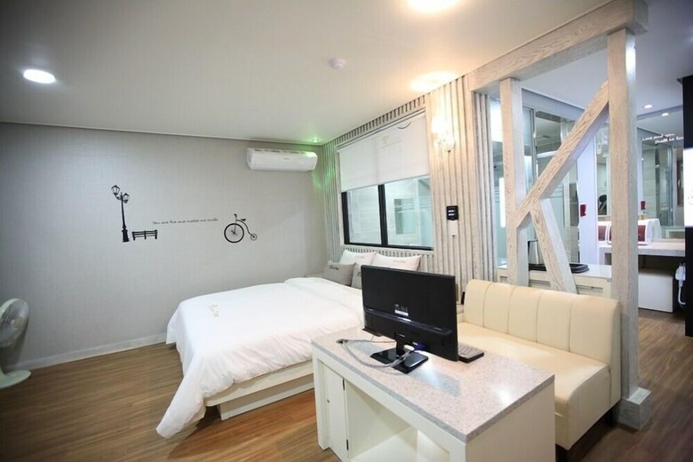 Cheonan Time Hotel