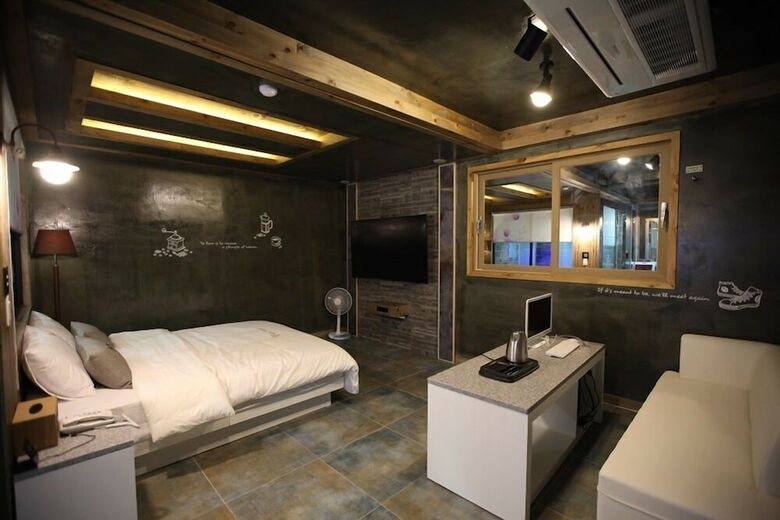 Cheonan Time Hotel