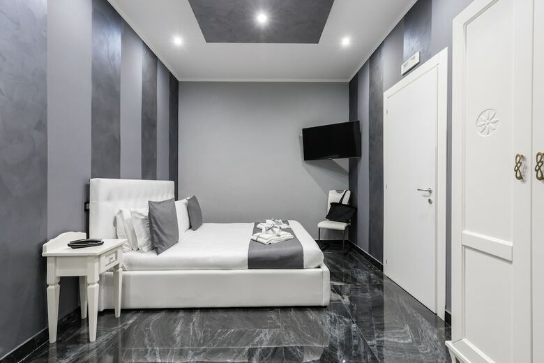Hotel Bella Napoli Suites