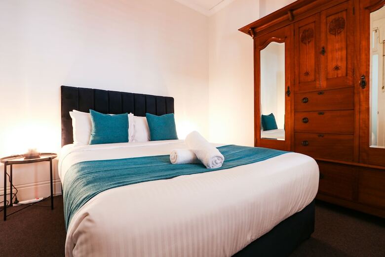 Discover The Rocks - Heritage House