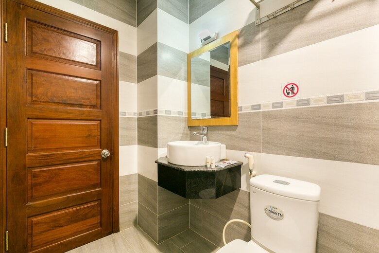 Oyo 652 Monaco Hotel