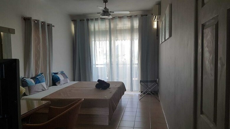 Aparthotel West Coast View