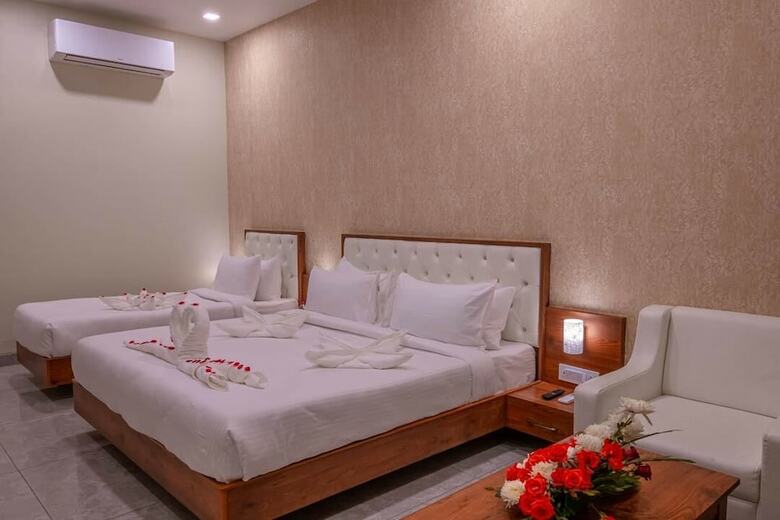 Hotel Savitri Resorts