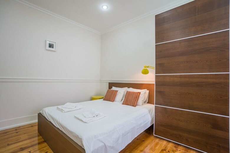 Colorful And Bright 3 Apartment