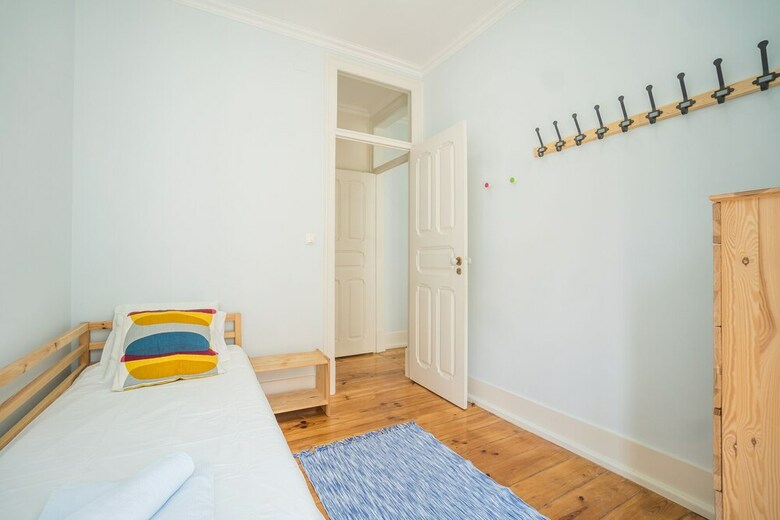 Colorful And Bright 3 Apartment