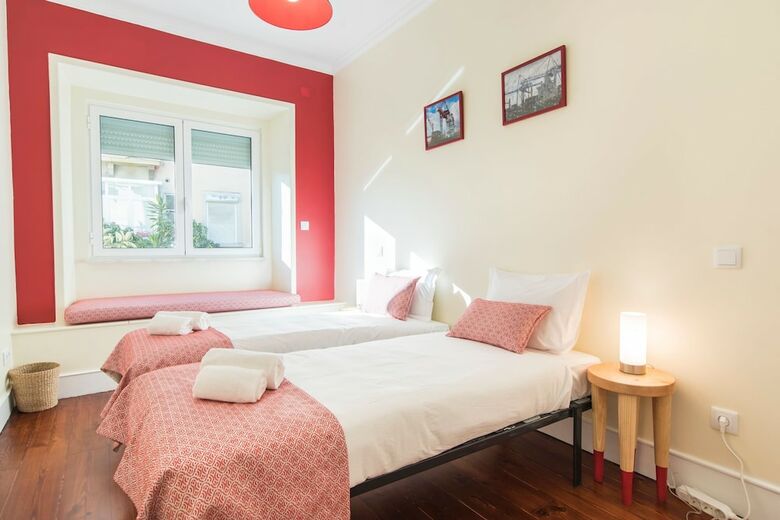 Spacious Gra�a River View Apartment