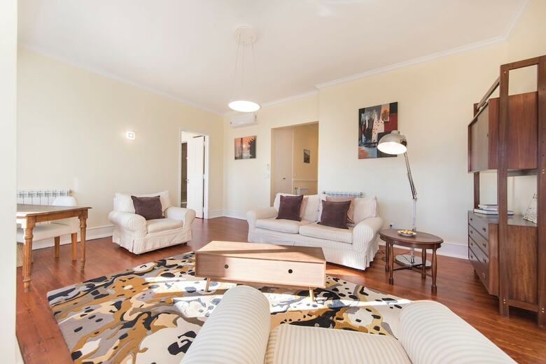 Spacious Gra�a River View Apartment
