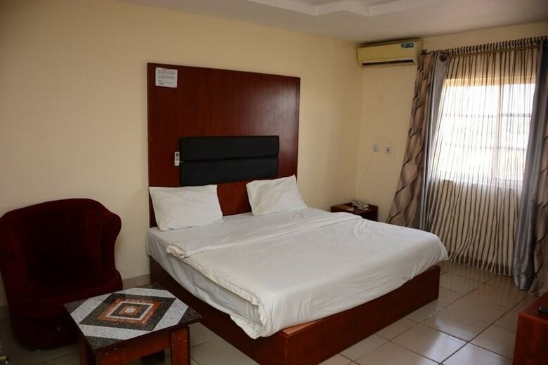 Ilon Crystalz Concept Hotel