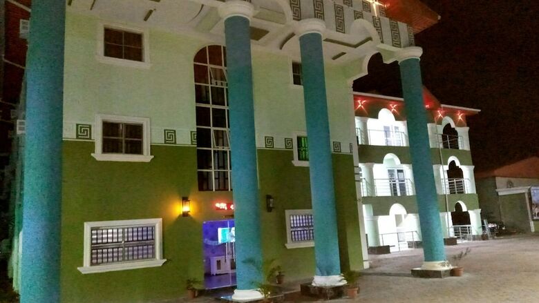 De'bliss Gold Hotel & Suite