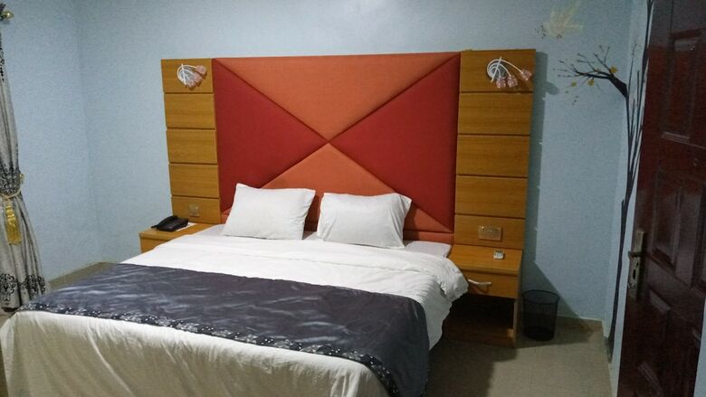 De'bliss Gold Hotel & Suite