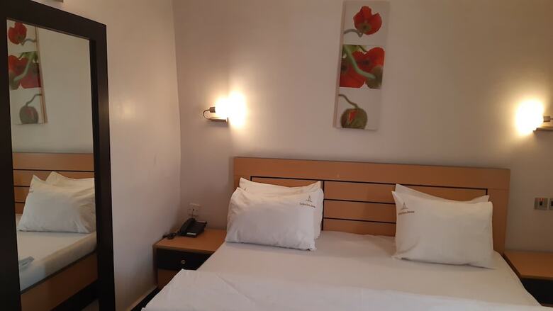 Hotel Top-notch Suites And Apartments