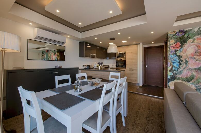 Stylish Seaview Apartment In A Prime Location