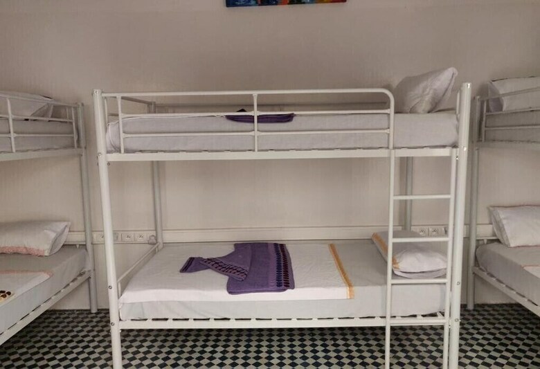 Hostal Sendis Hostel