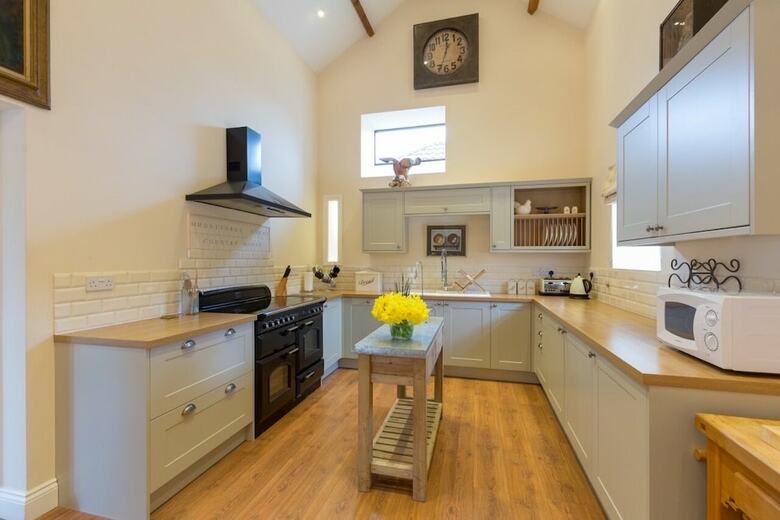 Muddifords Court