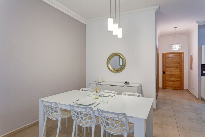 Gorgeous Apartment With Terrace In Fort Cambridge, Pool