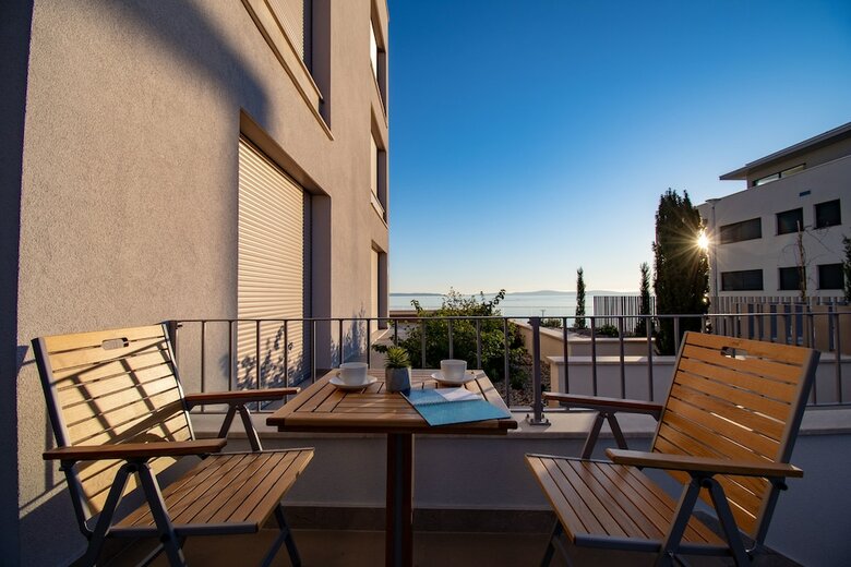 Eol Apartments