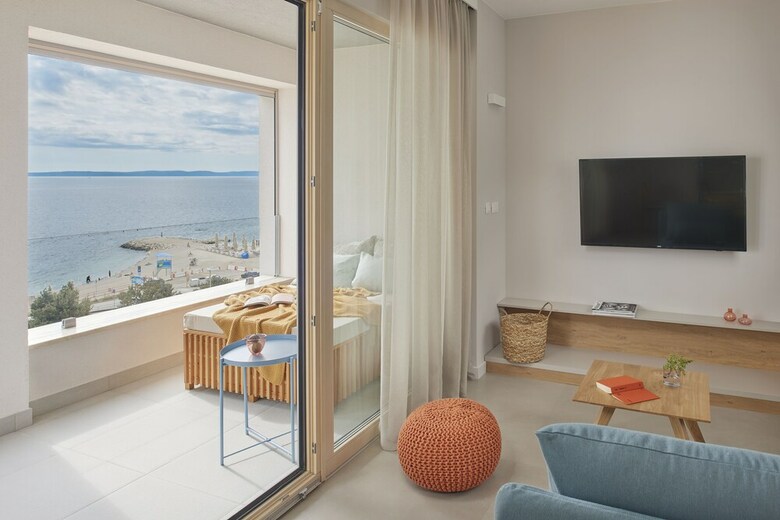 Eol Apartments