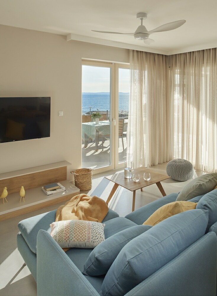 Eol Apartments
