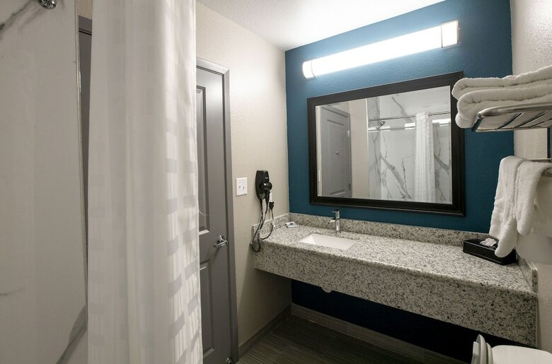 Hotel Express Inn