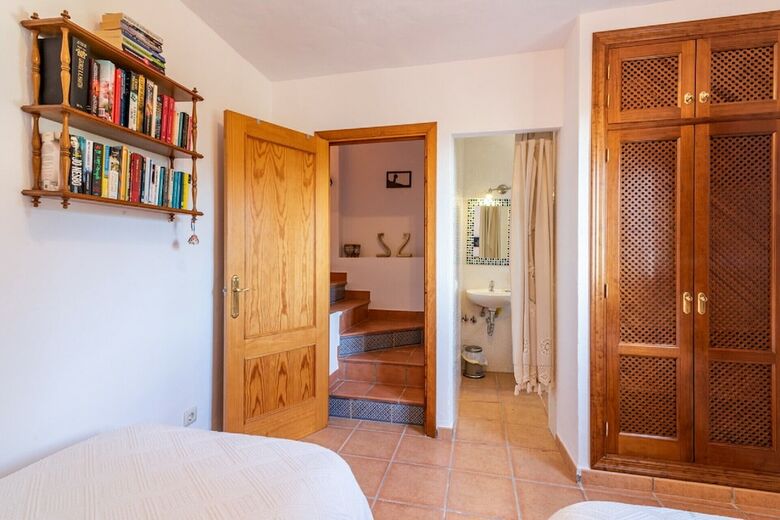 1133 Villa Dachita