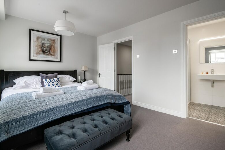 Majestic Modern Home Close To Waterloo�