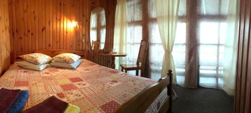 Hostal Kikas Guest House